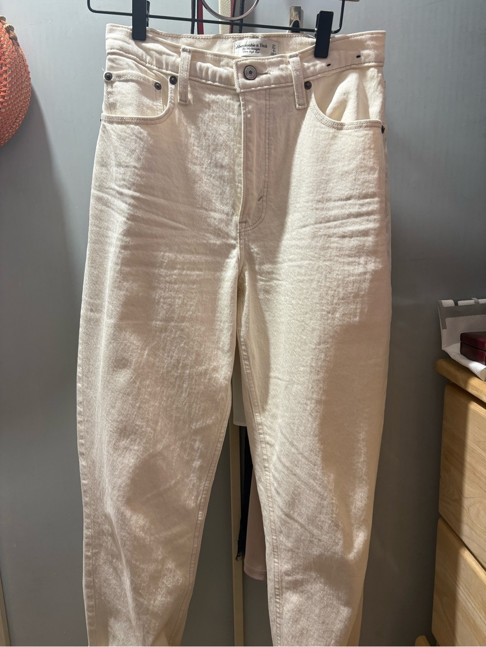 Abercrombie & Fitch 90s straight ultra  High-Rise Straight Jeans in Cream